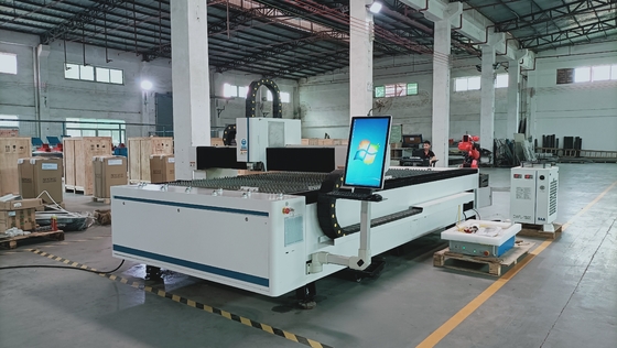 Sıcak Satış Metal Lazer İşleme Lazer Kesim Endüstriyel Makine Ekipmanı Cnc Fiber Lazer Kesme Makinesi 3015