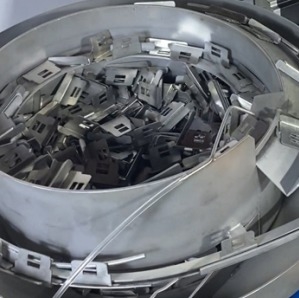 Özelleştirilmiş 1500W Otomatik Lazer Kaynak Makinesi, Lavabo Kelepçesi Kaynağı