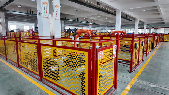6 Eksenli Robot Kolu Otomatik Fiber 3D Lazer Kesme Makinesi Paslanmaz Çelik Lamba Çubuğu Otomobil Yaprak Metal