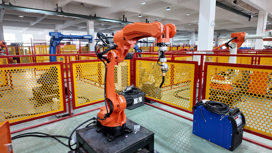 6 Eksenli Robot Kolu Otomatik Fiber 3D Lazer Kesme Makinesi Paslanmaz Çelik Lamba Çubuğu Otomobil Yaprak Metal