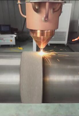 Hidrolik çubuklar, petrol sahası boruları ve silindrik bileşen yeniden inşa için 6000W Robotik Lazer Kaplama Makinesi