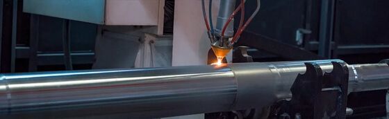 Sürekli kalite için erime havuzu izleme ile tam kapaklı yüksek hızlı lazer kaplama makinesi