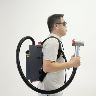 200W Sırt Çantası Lazer Temizleme Makinesi Metal Yüzey İşlemi İçin Taşınabilir Darbeli Lazer Temizleme Ekipmanı